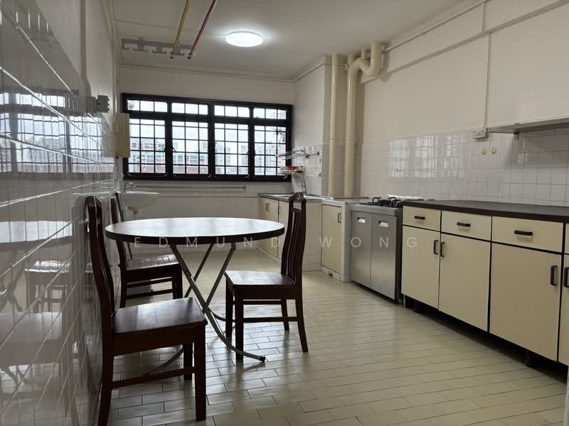 244 Hougang Street 22, 244 Hougang Street 22, 2 Bedrooms, 721 sqft, HDB Flat For Sale, by Edmund Wong, 500189989 - Kitchen - PropertyGuru.com.sg