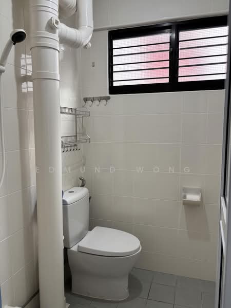 244 Hougang Street 22, 244 Hougang Street 22, 2 Bedrooms, 721 sqft, HDB Flat For Sale, by Edmund Wong, 500189989 - Common Bathroom - PropertyGuru.com.sg