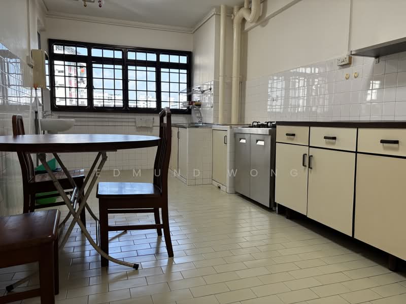 244 Hougang Street 22, 244 Hougang Street 22, 2 Bedrooms, 721 sqft, HDB Flat For Sale, by Edmund Wong, 500189989 - Kitchen - PropertyGuru.com.sg
