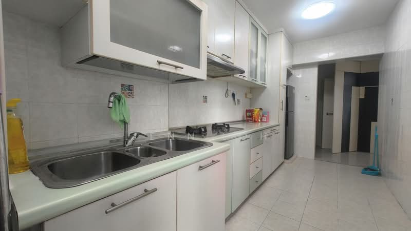 384 Bukit Batok West Avenue 5, 384 Bukit Batok West Avenue 5, 3 Bedrooms, 969 sqft, HDB Flat For Rent, by Jenn Loh, 500189990 - Kitchen - PropertyGuru.com.sg