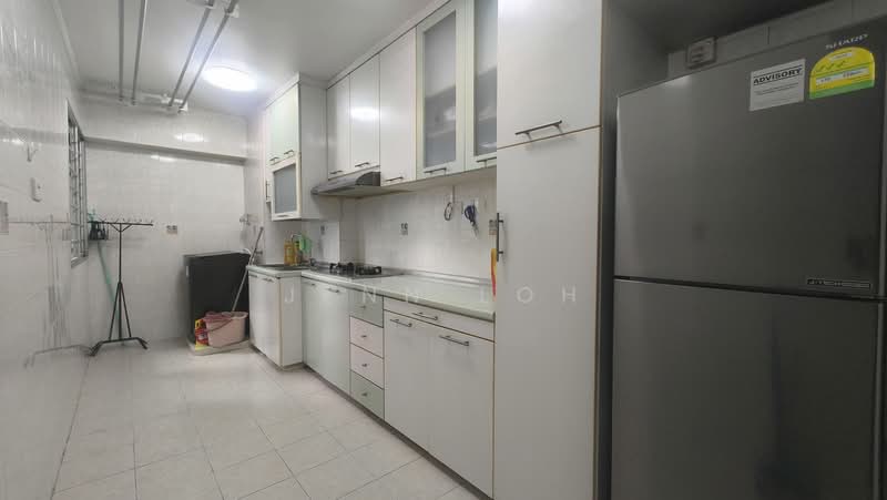 384 Bukit Batok West Avenue 5, 384 Bukit Batok West Avenue 5, 3 Bedrooms, 969 sqft, HDB Flat For Rent, by Jenn Loh, 500189990 - Kitchen - PropertyGuru.com.sg