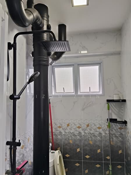 276 Yishun Street 22, 276 Yishun Street 22, 3 Bedrooms, 904 sqft, HDB Flat For Sale, by Rizam Zain, 500189992 - Bathroom - PropertyGuru.com.sg