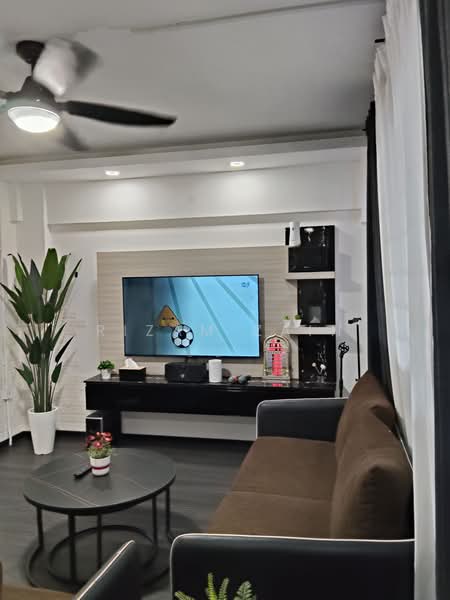 276 Yishun Street 22, 276 Yishun Street 22, 3 Bedrooms, 904 sqft, HDB Flat For Sale, by Rizam Zain, 500189992 - Living Room - PropertyGuru.com.sg