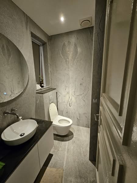 Holland Grove, Holland Grove View, 4 Bedrooms, 3,600 sqft, Semi-Detached House For Sale, by John Lim, 500189993 - Bathroom - PropertyGuru.com.sg
