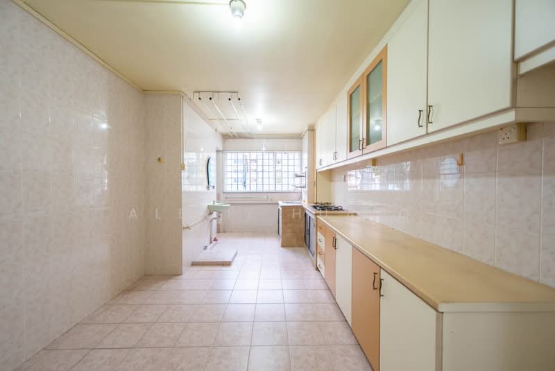 139 Bedok Reservoir Road, 139 Bedok Reservoir Road, 2 Bedrooms, 689 sqft, HDB Flat For Sale, by Alerie Huang, 500189994 - Kitchen - PropertyGuru.com.sg