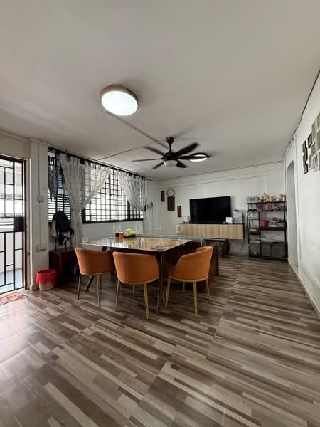 458 Tampines Street 42, 458 Tampines Street 42, 3 Bedrooms, 904 sqft, HDB Flat For Sale, by Muhd. Ardiyanto Rohman, 500190001 - Living Room - PropertyGuru.com.sg