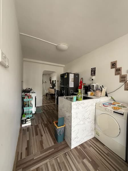 458 Tampines Street 42, 458 Tampines Street 42, 3 Bedrooms, 904 sqft, HDB Flat For Sale, by Muhd. Ardiyanto Rohman, 500190001 - Kitchen - PropertyGuru.com.sg
