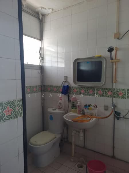 95 Aljunied Crescent, 95 Aljunied Crescent, 3 Bedrooms, 710 sqft, HDB Flat For Sale, by Rizam Zain, 500190005 - Bathroom - PropertyGuru.com.sg
