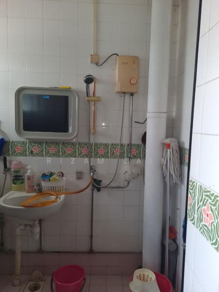 95 Aljunied Crescent, 95 Aljunied Crescent, 3 Bedrooms, 710 sqft, HDB Flat For Sale, by Rizam Zain, 500190005 - Bathroom - PropertyGuru.com.sg