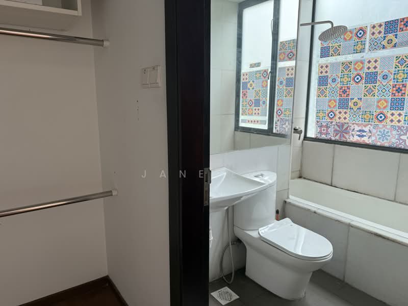 Platina Road, Platina Road, 4 Bedrooms, 3,960 sqft, Cluster House For Sale, by Jane Ee, 500190013 - Master Bathroom and walking wardrobe - PropertyGuru.com.sg