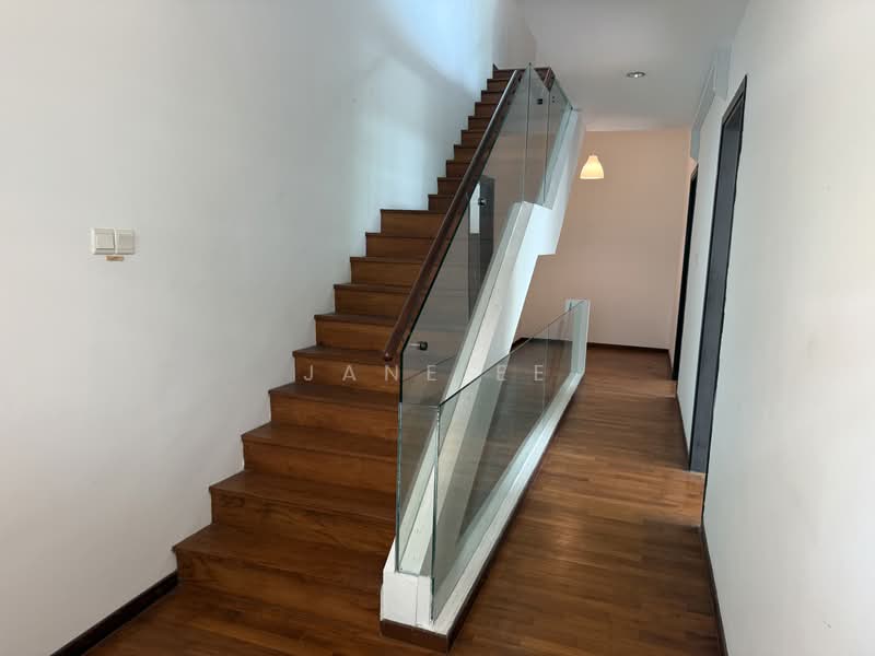 Platina Road, Platina Road, 4 Bedrooms, 3,960 sqft, Cluster House For Sale, by Jane Ee, 500190013 - Staircase from Level 1 to Level 2 - PropertyGuru.com.sg