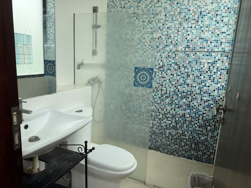 Platina Road, Platina Road, 4 Bedrooms, 3,960 sqft, Cluster House For Sale, by Jane Ee, 500190013 - Junior Master Bathroom - PropertyGuru.com.sg