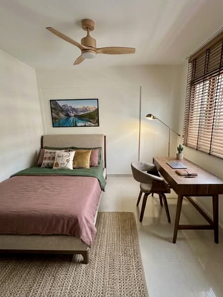 6 mins walk to Clementi MRT, 4-room, Corner Unit, 1km to Nan Hua, , 3 Bedrooms, 990 sqft, HDB Flat For Sale, by Jun Yu, 500190016 - Bedroom - PropertyGuru.com.sg