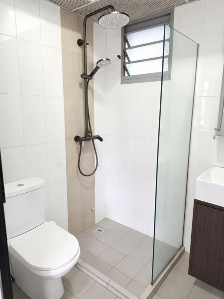 682A Edgedale Plains, 682A Edgedale Plains, 3 Bedrooms, 732 sqft, HDB Flat For Sale, by Nick R. L, 500190056 - Bathroom - PropertyGuru.com.sg