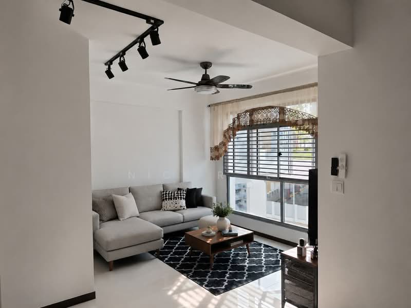 682A Edgedale Plains, 682A Edgedale Plains, 3 Bedrooms, 732 sqft, HDB Flat For Sale, by Nick R. L, 500190056 - Living Room - PropertyGuru.com.sg