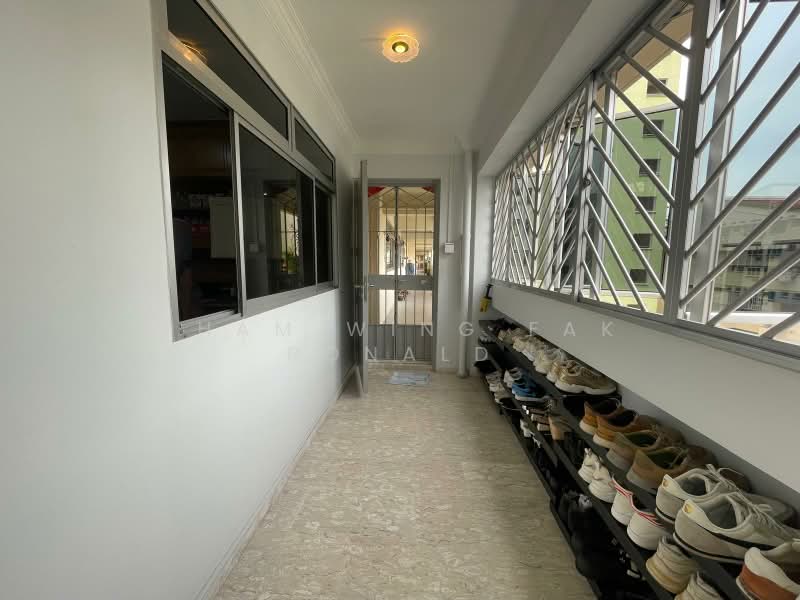 135 Jalan Bukit Merah, 135 Jalan Bukit Merah, 4 Bedrooms, 1,291 sqft, HDB Flat For Sale, by Tham Wing Fak Ronald, 500190063 - Corridor - PropertyGuru.com.sg