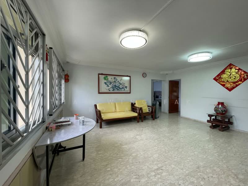 135 Jalan Bukit Merah, 135 Jalan Bukit Merah, 4 Bedrooms, 1,291 sqft, HDB Flat For Sale, by Tham Wing Fak Ronald, 500190063 - Living Room - PropertyGuru.com.sg