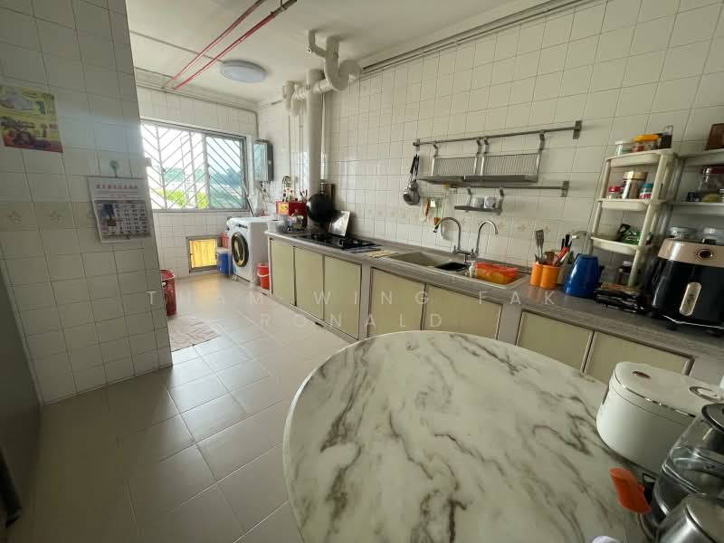 135 Jalan Bukit Merah, 135 Jalan Bukit Merah, 4 Bedrooms, 1,291 sqft, HDB Flat For Sale, by Tham Wing Fak Ronald, 500190063 - Kitchen - PropertyGuru.com.sg