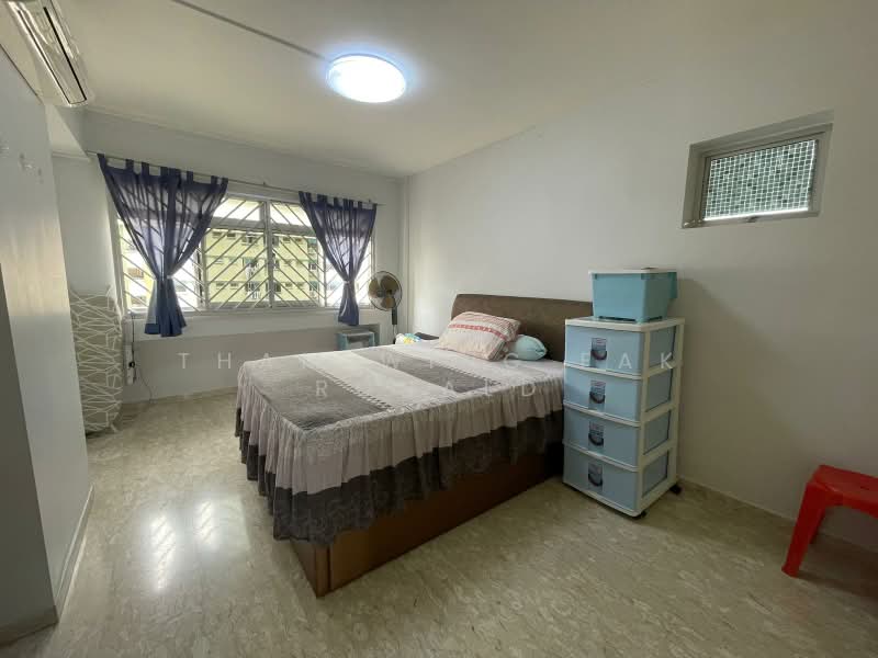 135 Jalan Bukit Merah, 135 Jalan Bukit Merah, 4 Bedrooms, 1,291 sqft, HDB Flat For Sale, by Tham Wing Fak Ronald, 500190063 - Bedroom - PropertyGuru.com.sg
