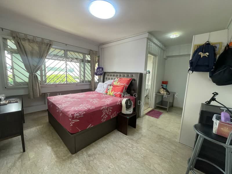 135 Jalan Bukit Merah, 135 Jalan Bukit Merah, 4 Bedrooms, 1,291 sqft, HDB Flat For Sale, by Tham Wing Fak Ronald, 500190063 - Bedroom - PropertyGuru.com.sg