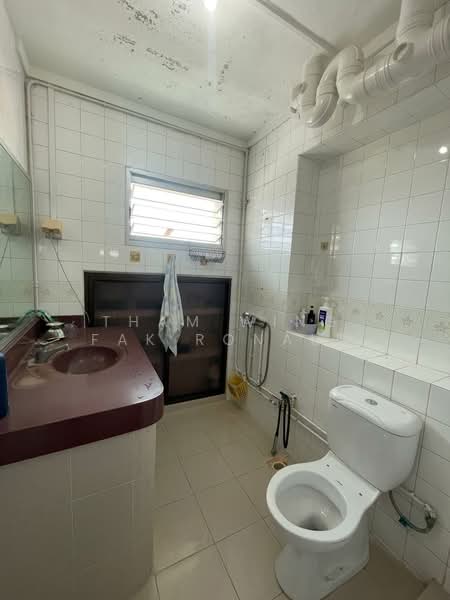 135 Jalan Bukit Merah, 135 Jalan Bukit Merah, 4 Bedrooms, 1,291 sqft, HDB Flat For Sale, by Tham Wing Fak Ronald, 500190063 - Bathroom - PropertyGuru.com.sg