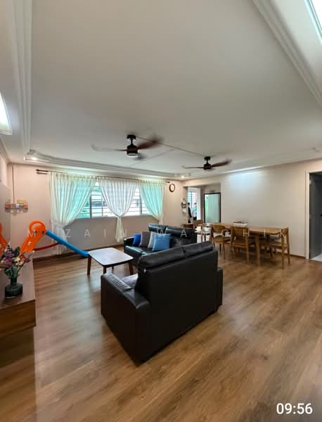232 Choa Chu Kang Central, 232 Choa Chu Kang Central, 3 Bedrooms, 1,226 sqft, HDB Flat For Sale, by M Zain Wanchik, 500190067 - Living Room - PropertyGuru.com.sg
