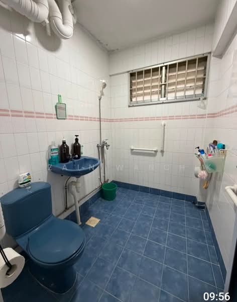 232 Choa Chu Kang Central, 232 Choa Chu Kang Central, 3 Bedrooms, 1,226 sqft, HDB Flat For Sale, by M Zain Wanchik, 500190067 - Bathroom - PropertyGuru.com.sg