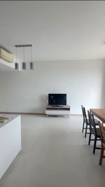 J Gateway, 2 Gateway Drive, Room Rental, 150 sqft, Condominium For Rent, by Lucy Li Xi, 500190071 - Living Room - PropertyGuru.com.sg