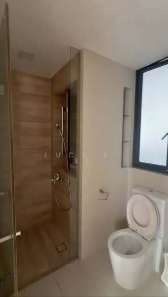 J Gateway, 2 Gateway Drive, Room Rental, 150 sqft, Condominium For Rent, by Lucy Li Xi, 500190071 - Bathroom - PropertyGuru.com.sg