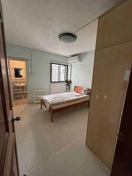 426 Clementi Avenue 3, 426 Clementi Avenue 3, 2 Bedrooms, 721 sqft, HDB Flat For Rent, by Johnny Chen, 500190083 - Bedroom - PropertyGuru.com.sg