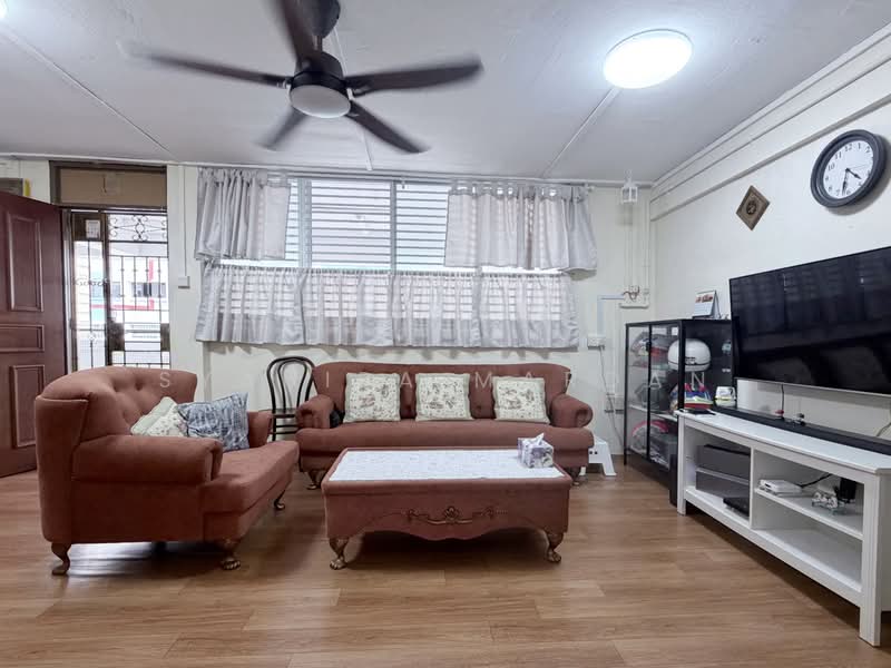 331 Bukit Batok Street 33, 331 Bukit Batok Street 33, 3 Bedrooms, 904 sqft, HDB Flat For Sale, by Syahira Mardan, 500190088 - Living Room - PropertyGuru.com.sg