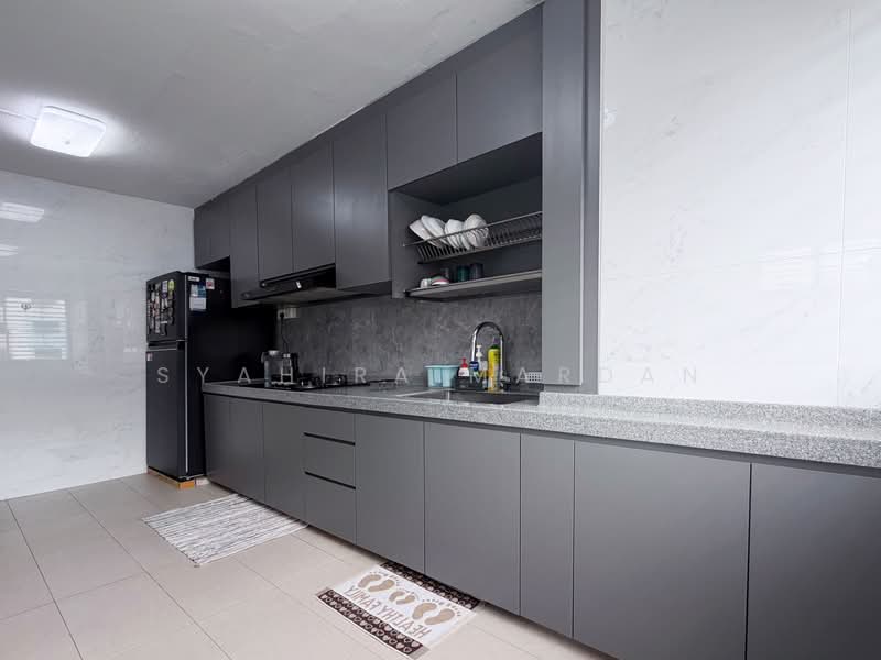 331 Bukit Batok Street 33, 331 Bukit Batok Street 33, 3 Bedrooms, 904 sqft, HDB Flat For Sale, by Syahira Mardan, 500190088 - Kitchen - PropertyGuru.com.sg