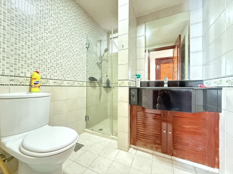 Yishun Emerald, 20 Canberra Drive, 2 Bedrooms, 1,001 sqft, Condominium For Sale, by Joe Ong, 500190093 - Bathroom - PropertyGuru.com.sg