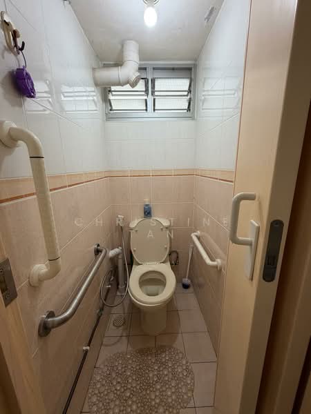 4 Marine Terrace, 4 Marine Terrace, 2 Bedrooms, 699 sqft, HDB Flat For Sale, by Christine Tan, 500190121 - Bathroom - PropertyGuru.com.sg