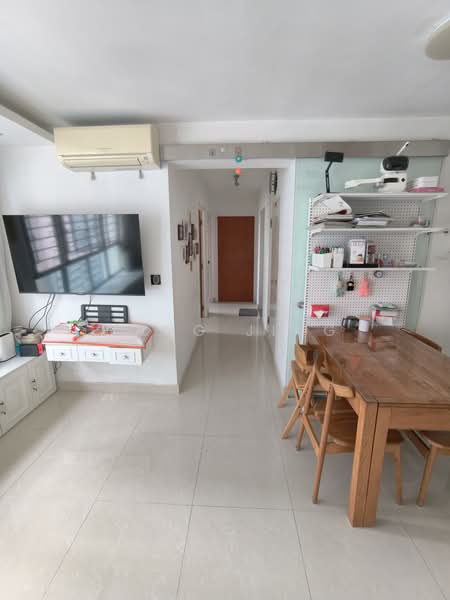 23 Teban Gardens Road, 23 Teban Gardens Road, 3 Bedrooms, 936 sqft, HDB Flat For Sale, by Wang Jing, 500190124 - Corridor - PropertyGuru.com.sg