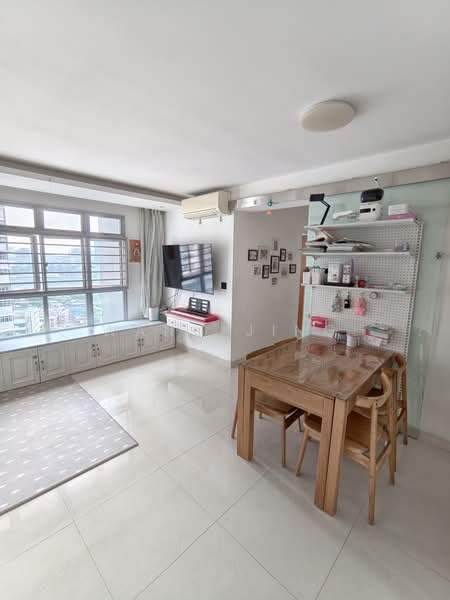 23 Teban Gardens Road, 23 Teban Gardens Road, 3 Bedrooms, 936 sqft, HDB Flat For Sale, by Wang Jing, 500190124 - Living Room - PropertyGuru.com.sg