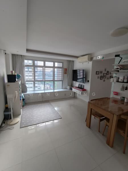 23 Teban Gardens Road, 23 Teban Gardens Road, 3 Bedrooms, 936 sqft, HDB Flat For Sale, by Wang Jing, 500190124 - Living Room - PropertyGuru.com.sg