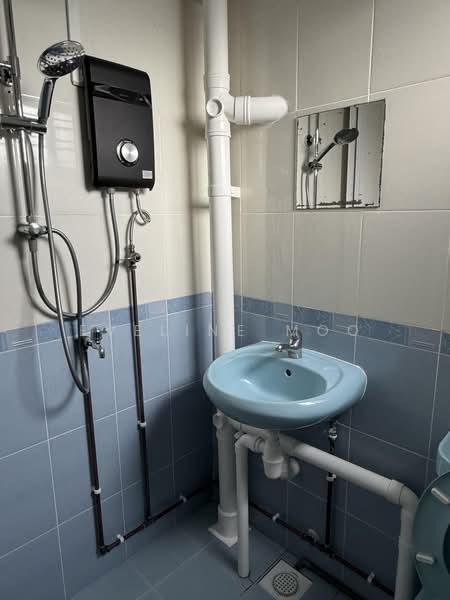 751 Yishun Street 72, 751 Yishun Street 72, Room Rental, 140 sqft, HDB Flat For Rent, by Eveline Moo, 500190139 - Bathroom - PropertyGuru.com.sg