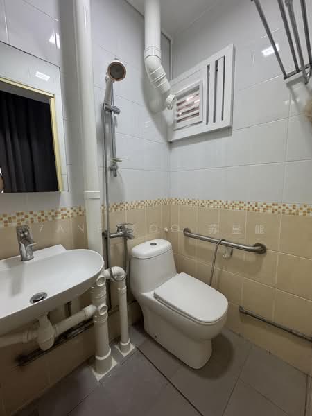 24 Marsiling Drive, 24 Marsiling Drive, 2 Bedrooms, 883 sqft, HDB Flat For Rent, by Zane Soo 苏昱能, 500190157 - Bathroom - PropertyGuru.com.sg