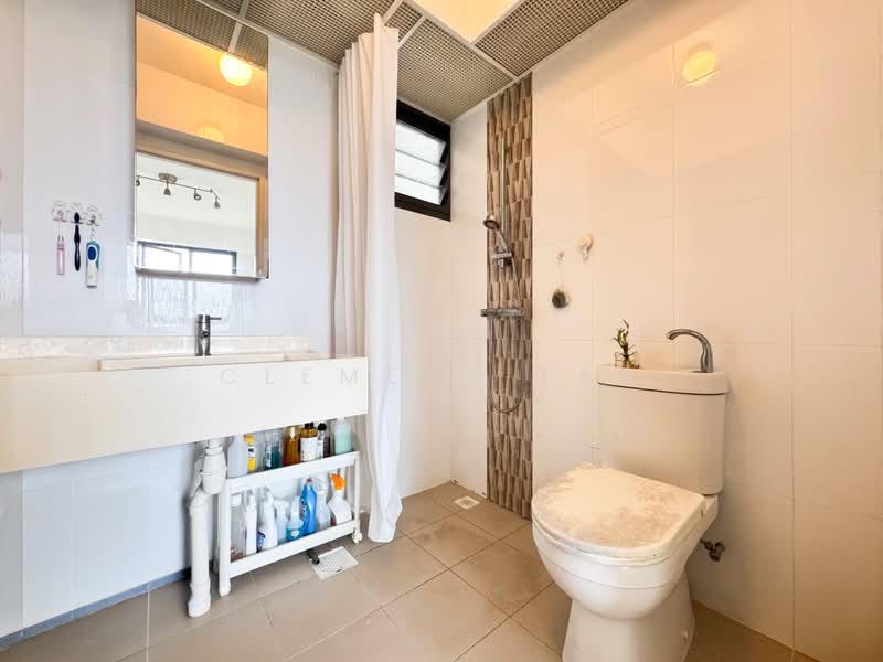 94 Dawson Road, 94 Dawson Road, 2 Bedrooms, 678 sqft, HDB Flat For Sale, by Clement Tan, 500190164 - Master Bathroom - PropertyGuru.com.sg