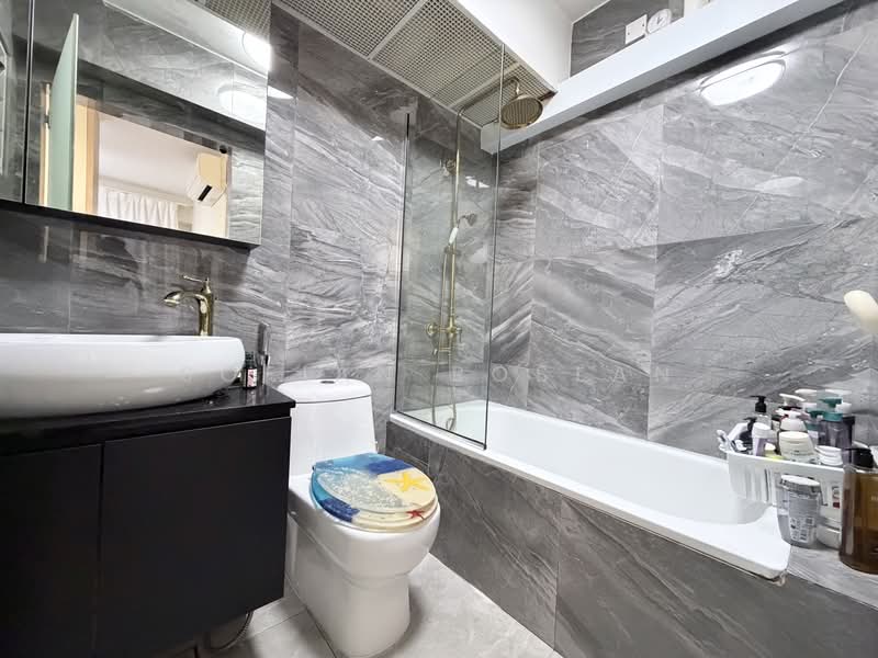 666B Punggol Drive, 666B Punggol Drive, 3 Bedrooms, 1,001 sqft, HDB Flat For Sale, by Sofian Roslan, 500190193 - Bathroom - PropertyGuru.com.sg