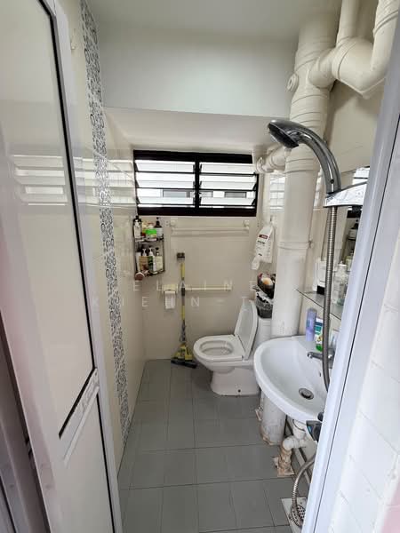115 Hougang Avenue 1, 115 Hougang Avenue 1, 2 Bedrooms, 721 sqft, HDB Flat For Rent, by Elaine Kuehn-Tan, 500190194 - Bathroom - PropertyGuru.com.sg