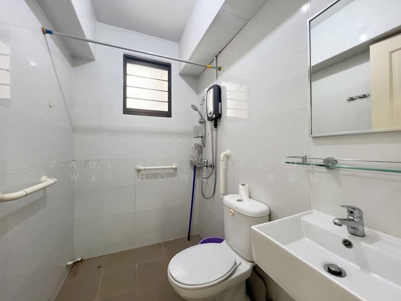 185 Bedok North Road, 185 Bedok North Road, 3 Bedrooms, 990 sqft, HDB Flat For Sale, by Paul Lee (Lee Hao Wei Howei) 李豪威, 500190195 - Bathroom - PropertyGuru.com.sg