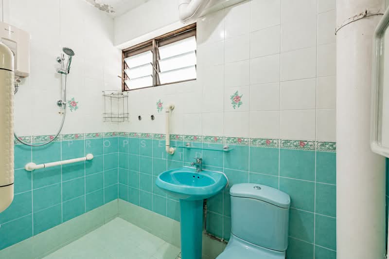 155 Yishun Street 11, 155 Yishun Street 11, 3 Bedrooms, 1,346 sqft, HDB Flat For Sale, by Gina Tow, 500190204 - Bathroom - PropertyGuru.com.sg