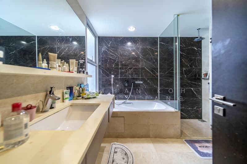 Euhabitat, 262 Jalan Eunos, 4 Bedrooms, 3,379 sqft, Cluster House For Sale, by Jonathan Koh Chiang Liang, 500190222 - Master Bathroom - PropertyGuru.com.sg