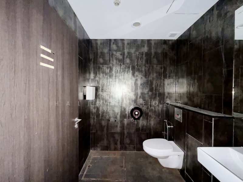 81 Joo Chiat Road, 81 Joo Chiat Road, 1,463 sqft, Shop / Shophouse For Rent, by Halim Gafoor, 500190234 - Bathroom - CommercialGuru.com.sg