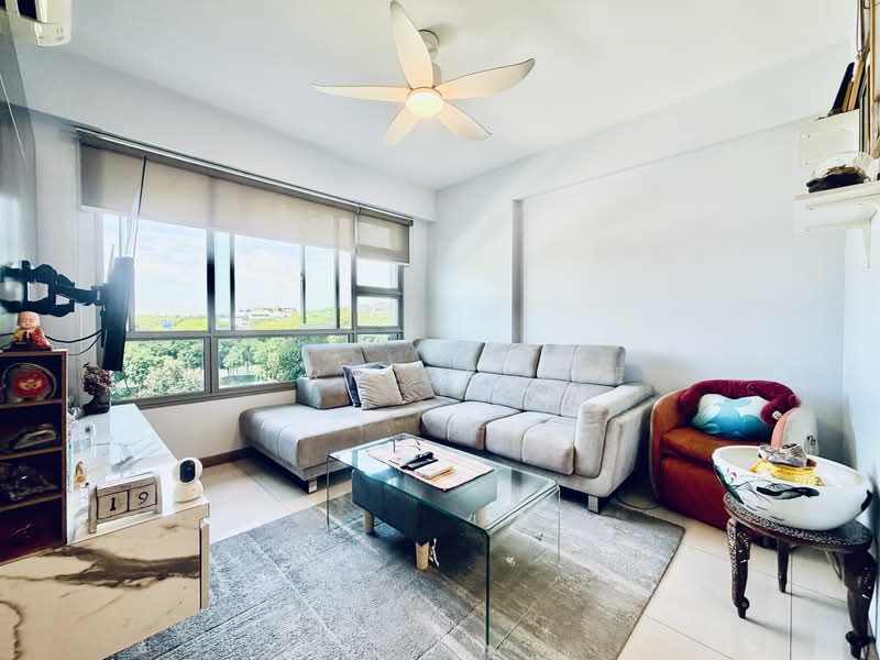 377B Hougang Street 32, 377B Hougang Street 32, 3 Bedrooms, 1,013 sqft, HDB Flat For Rent, by Derrick Tee, 500190242 - Living Room - PropertyGuru.com.sg