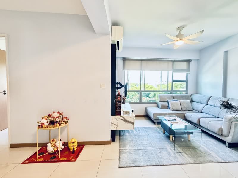 377B Hougang Street 32, 377B Hougang Street 32, 3 Bedrooms, 1,013 sqft, HDB Flat For Rent, by Derrick Tee, 500190242 - Living Room - PropertyGuru.com.sg