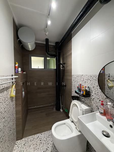 387 Yishun Ring Road, 387 Yishun Ring Road, 5 Bedrooms, 1,572 sqft, HDB Flat For Sale, by Sherwin Lim, 500190249 - Bathroom - PropertyGuru.com.sg