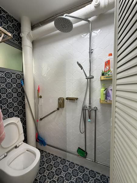 387 Yishun Ring Road, 387 Yishun Ring Road, 5 Bedrooms, 1,572 sqft, HDB Flat For Sale, by Sherwin Lim, 500190249 - Bathroom - PropertyGuru.com.sg